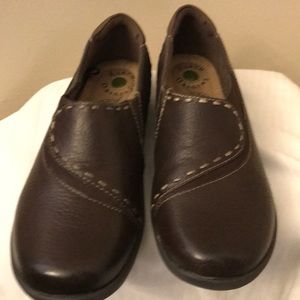 Earth Origins Ladies two tone brown shoes